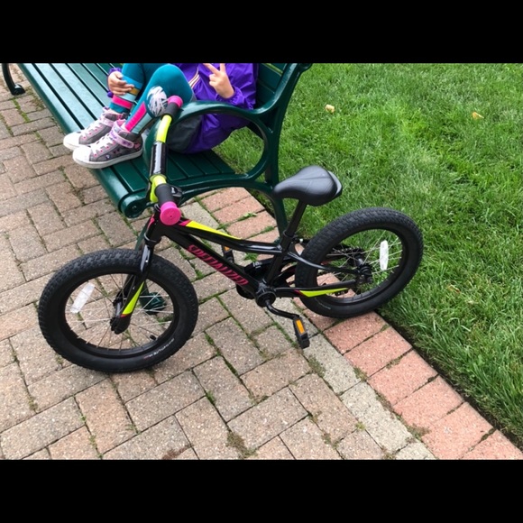 Kid’s “Specialized” bike with training wheels - Picture 1 of 4